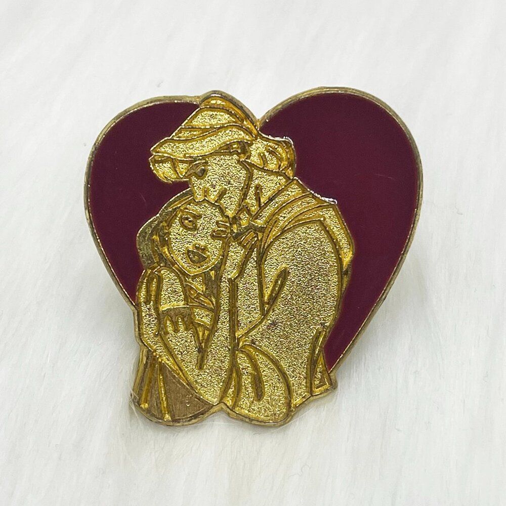 🔮 5/$25‎ Disney Pocahontas And John Smith Heart Pin